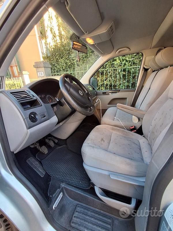 Usata VW Caravelle 2009 Grigio Monovolume