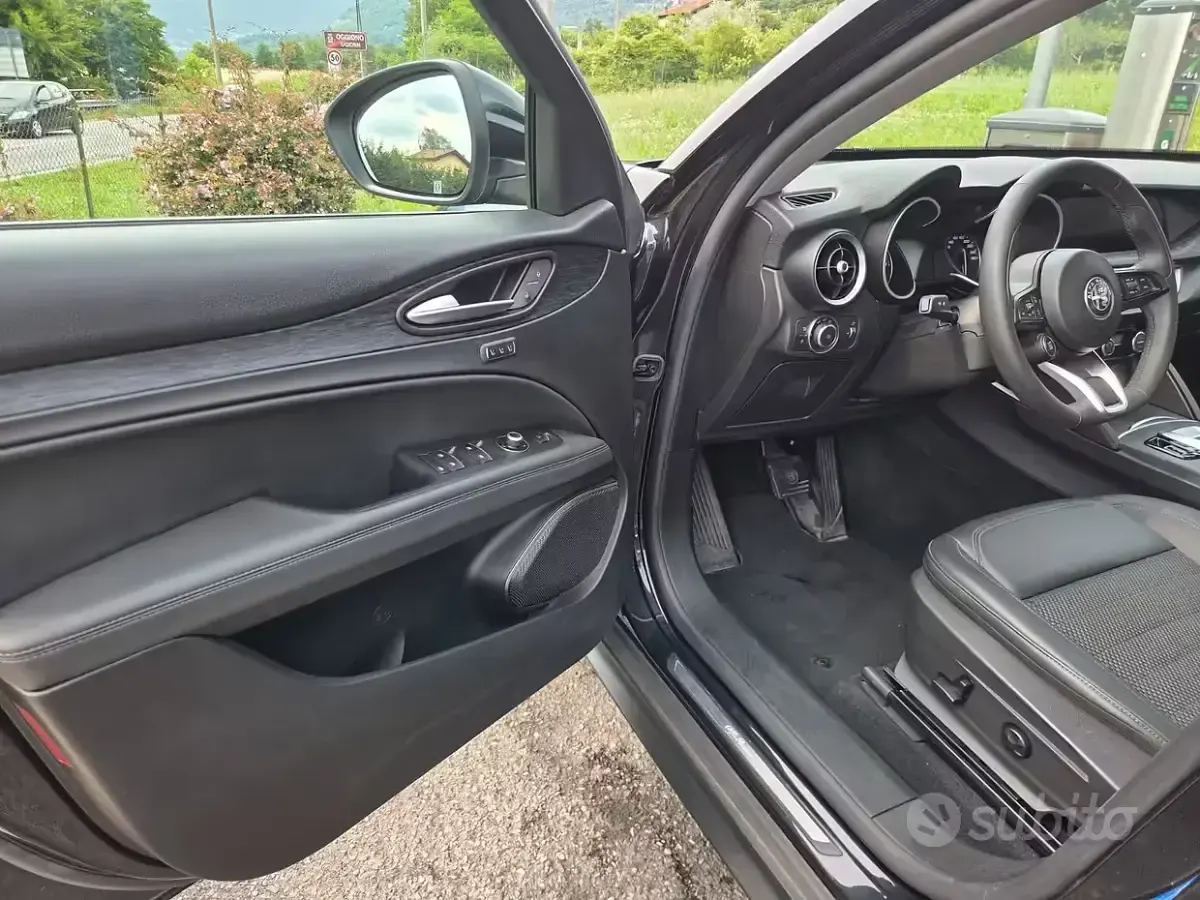 Usata Alfa Romeo Stelvio 200 CV (147 kW) 2022 Nero SUV