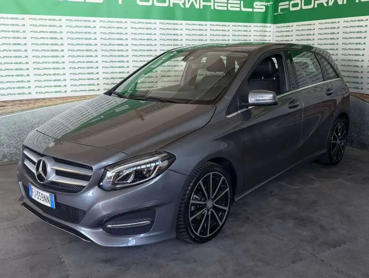 Usata Mercedes B180 109 CV (80 kW) 2017 Grigio Utilitaria