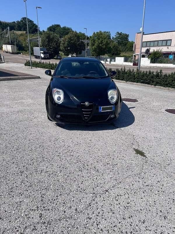 Nero Usata 2010 Alfa Romeo MiTo Distinctive Due volumi | 3500 € (Buon prezzo) - Immagine 1/4