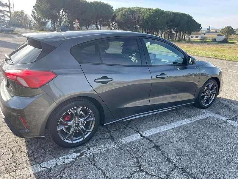 Usata Ford Focus ST-Line 120 CV (88 kW) 2021 Grigio Berlina