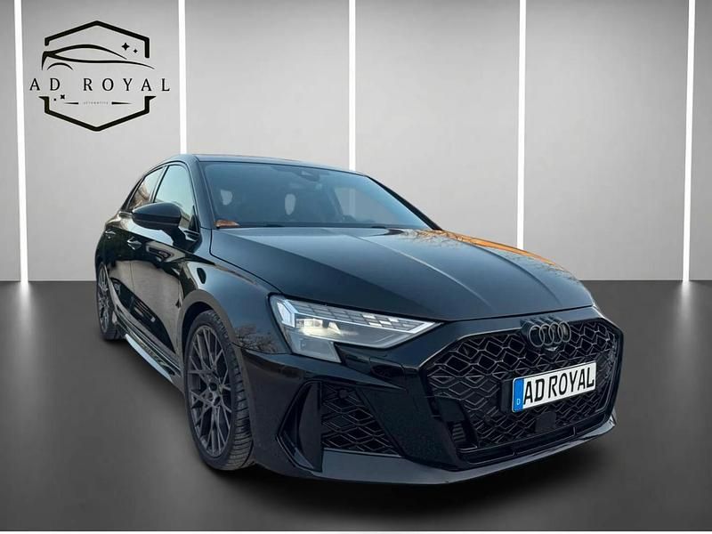 Nero Nuova 2025 Audi RS3 Tre volumi | 69.990 € (Buon prezzo) - Immagine 1/4