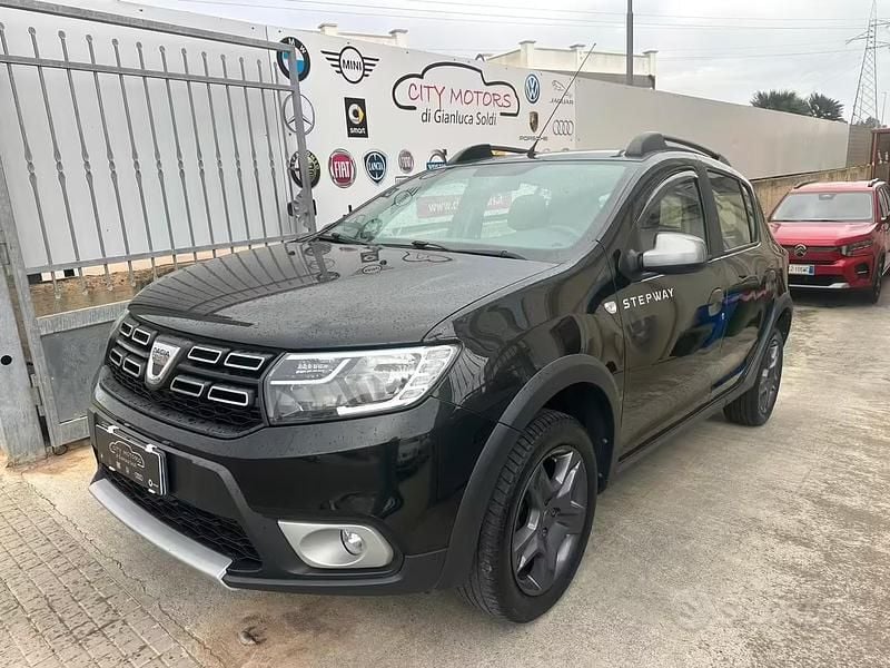 Usata Dacia Sandero Stepway 90 CV (66 kW) 2018 Nero Berlina