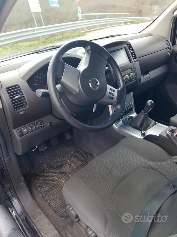 Usata Nissan Navara XE 190 CV (139 kW) 2010 Nero Pick-up