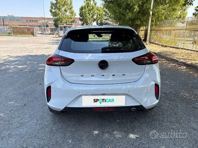 Usata Opel Corsa 101 CV (74 kW) 2025 Bianco Utilitaria