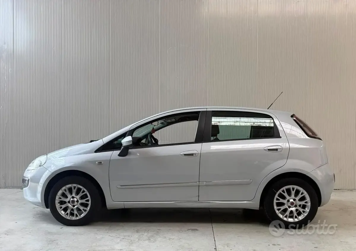 Usata Fiat Grande Punto 77 CV (56 kW) 2011 Bianco Utilitaria