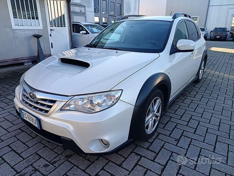 Bianco Usata 2011 Subaru Impreza Trend Tre volumi | 7900 € (Ottimo prezzo) - Immagine 1/4