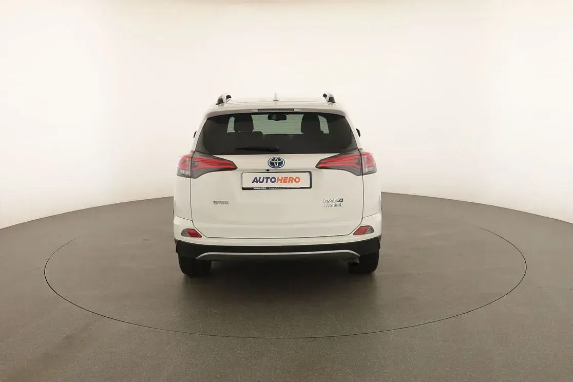 Usata Toyota RAV4 Hybrid Lounge 197 CV (144 kW) 2016 Bianco SUV