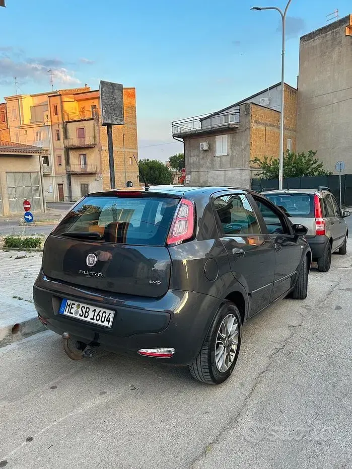 Usata Fiat Punto 85 CV (62 kW) 2011 Grigio Utilitaria