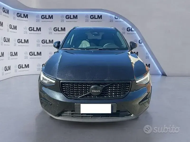 Begagnad Volvo XC40 Plus 163 HK (119 kW) 2025 Svart SUV