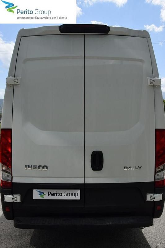 Usata Iveco Daily 155 CV (114 kW) 2020 Bianco / pastello Berlina