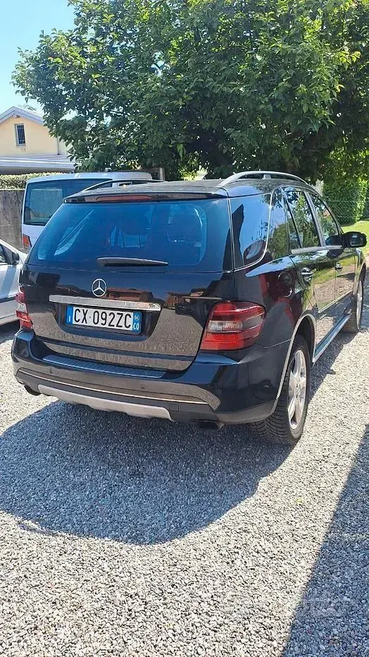 Usata Mercedes ML320 224 CV (164 kW) 2006 Nero SUV