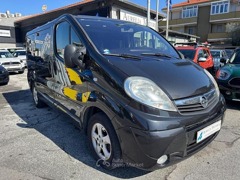 Usata Opel Vivaro 90 CV (66 kW) 2011 Nero Monovolume