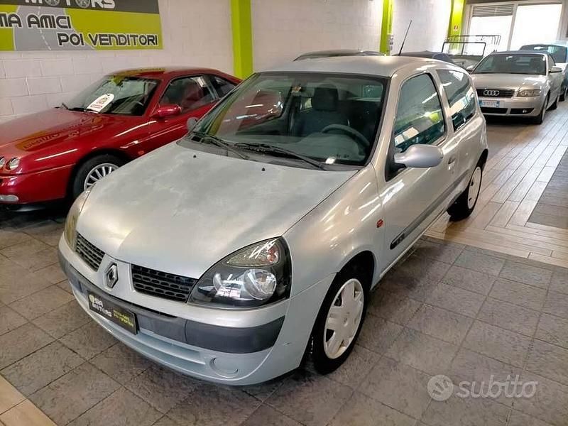 Usata Renault Clio II Authentique 58 CV (42 kW) 2002 Grigio Utilitaria