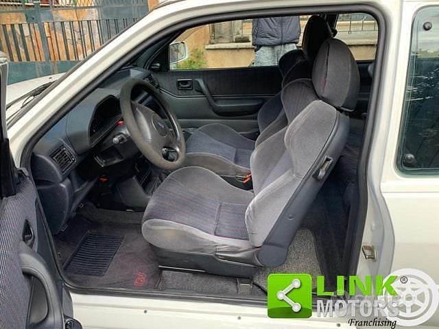 Usata Ford Fiesta 126 CV (92 kW) 1993 Bianco Utilitaria