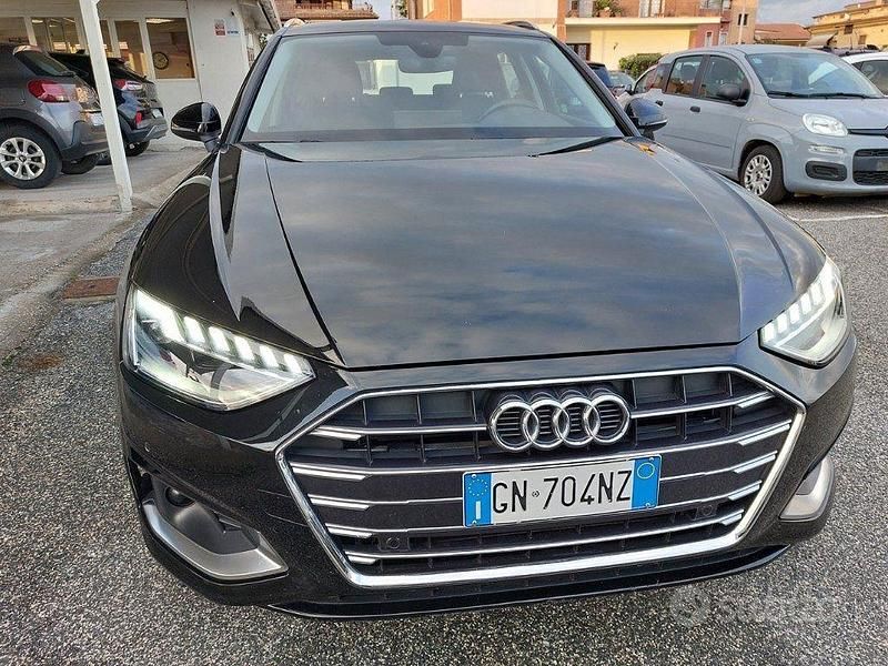 Usado Audi A4 Advanced Plus 136 CV (100 kW) 2023 Negro Familiar