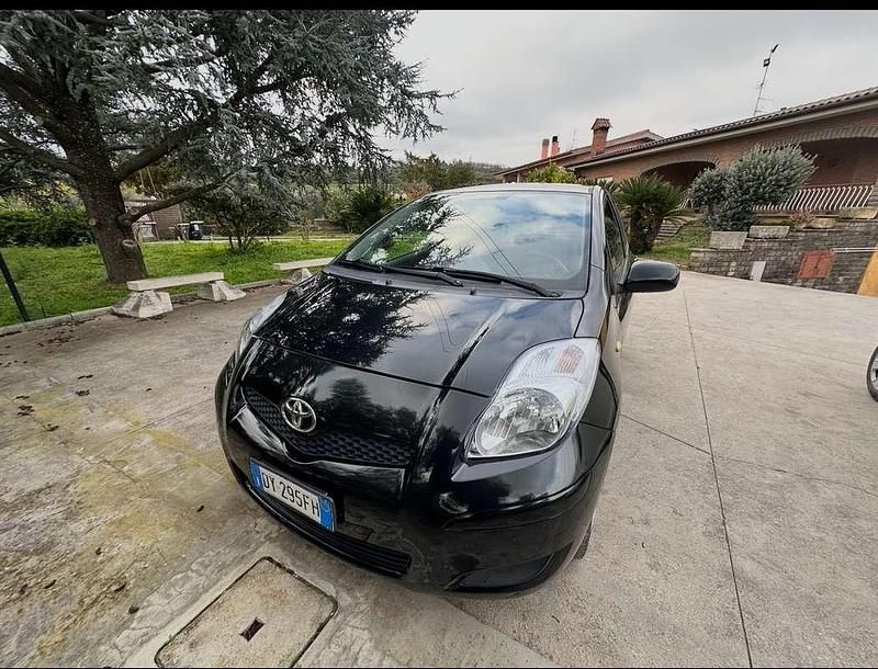 Usata Toyota Yaris Sol 101 CV (74 kW) 2009 Nero Utilitaria