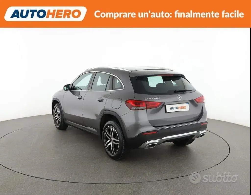 Usata Mercedes GLA200 150 CV (110 kW) 2020 Grigio SUV