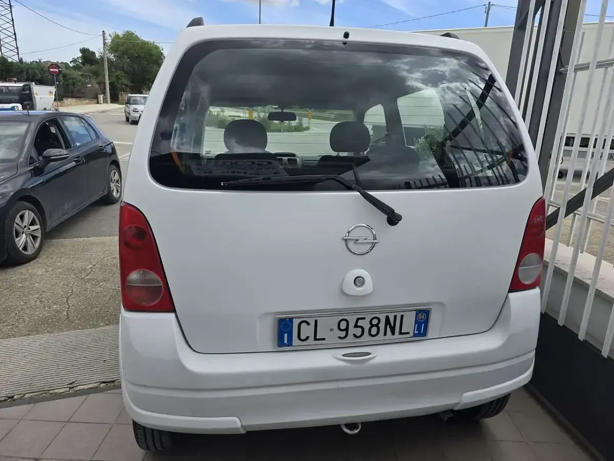 Usata Opel Agila Edition 60 CV (44 kW) 2004 Bianco Monovolume