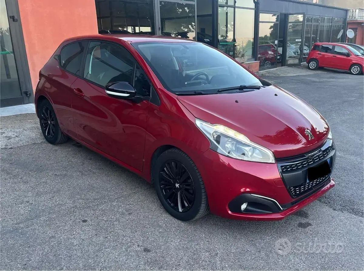 Usata Peugeot 208 Allure 75 CV (55 kW) 2018 Rosso Utilitaria
