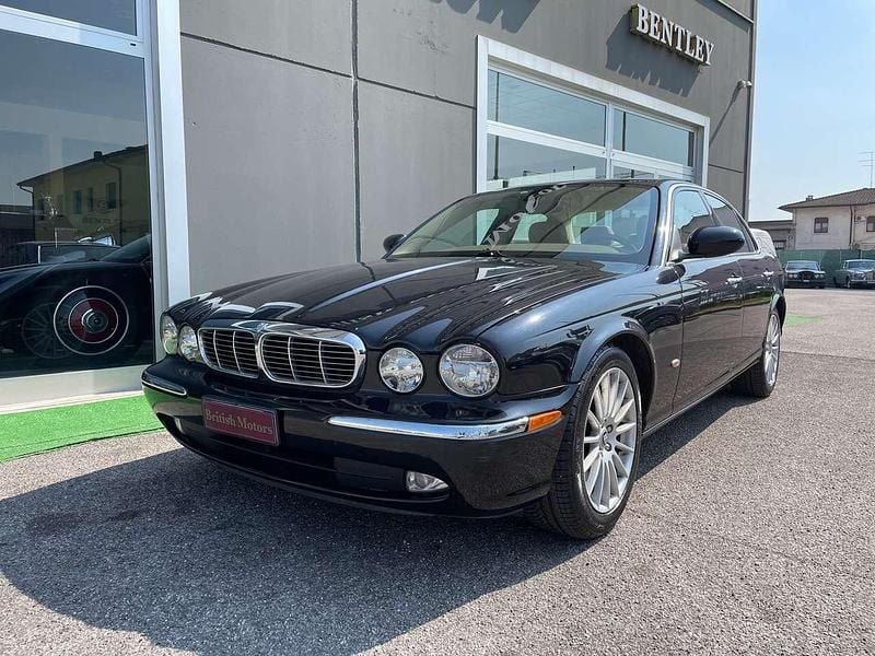 Usata Jaguar XJ6 238 CV (175 kW) 2005 Nero Berlina