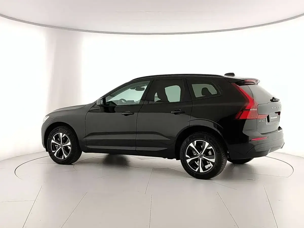 Nuova Volvo XC60 Core 250 CV (183 kW) 2026 Nero SUV