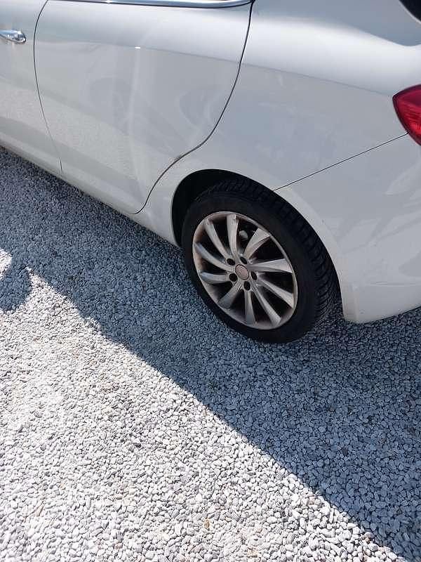 Usata Alfa Romeo Giulietta Distinctive 109 CV (80 kW) 2015 Bianco Utilitaria