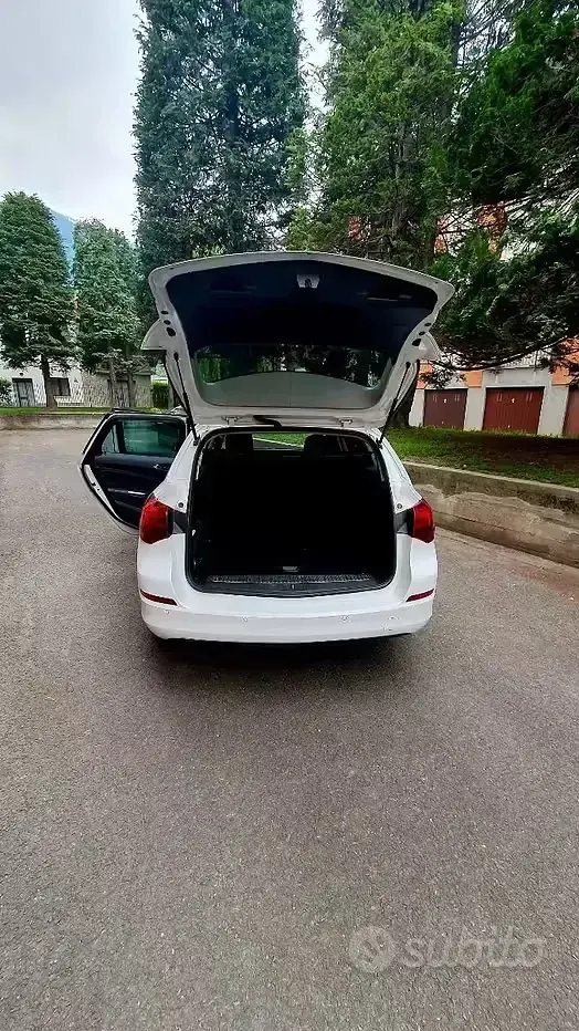 Usata Opel Astra 95 CV (69 kW) 2012 Bianco Station wagon