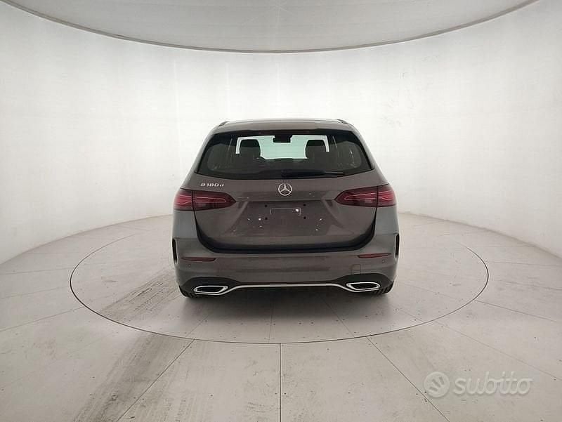 Nuova Mercedes B180 116 CV (85 kW) 2025 Grigio Monovolume