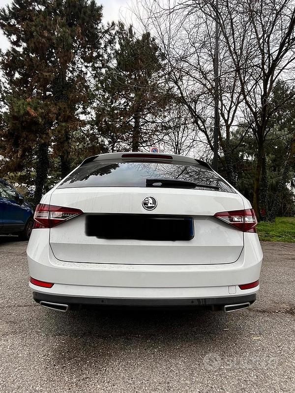Usata Skoda Superb LAURIN & KLEMENT 190 CV (139 kW) 2016 Bianco Station wagon