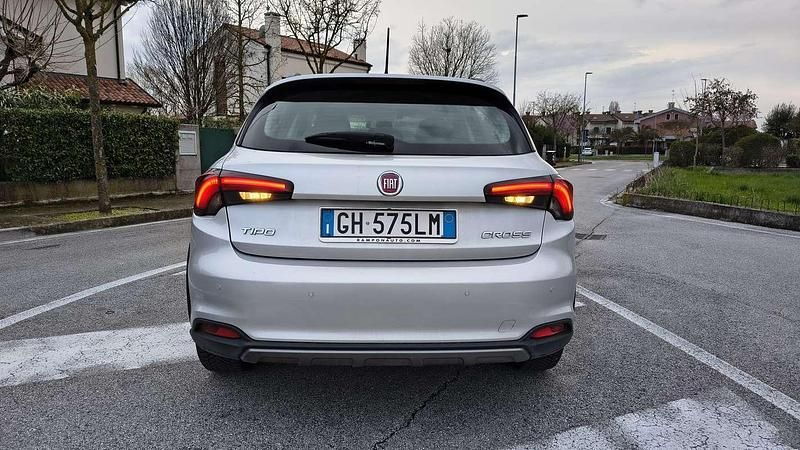 Usata Fiat Tipo Cross 101 CV (74 kW) 2020 Grigio Berlina
