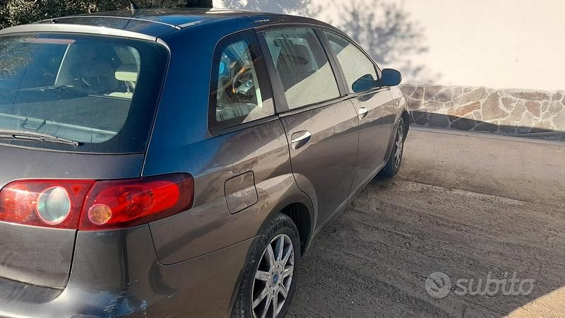 Usata Fiat Croma 120 CV (88 kW) 2006 Grigio Berlina