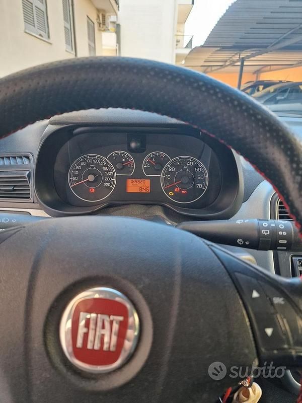 Usata Fiat Punto 75 CV (55 kW) 2010 Bianco Utilitaria