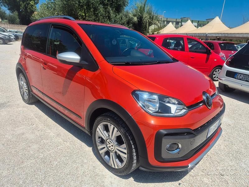 Usata VW up! 89 CV (65 kW) 2025 Arancione Utilitaria