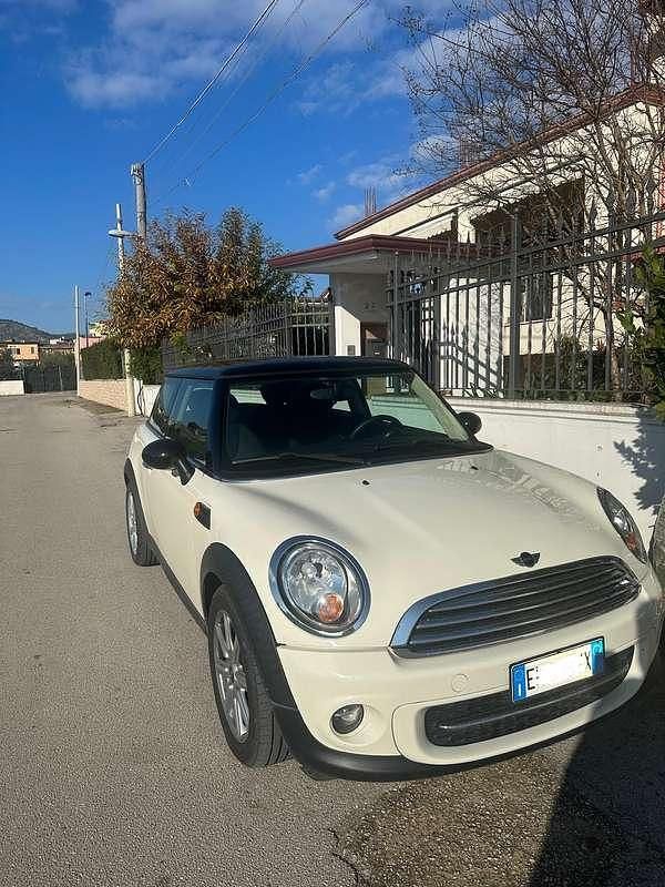 Usata Mini Cooper D 111 CV (81 kW) 2011 Beige Utilitaria