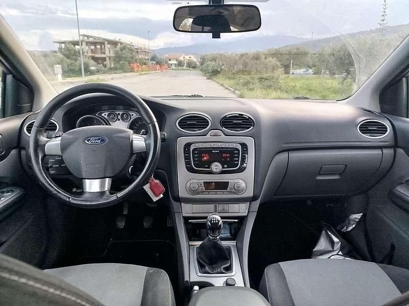 Usata Ford Focus Style 90 CV (66 kW) 2010 Grigio Station wagon