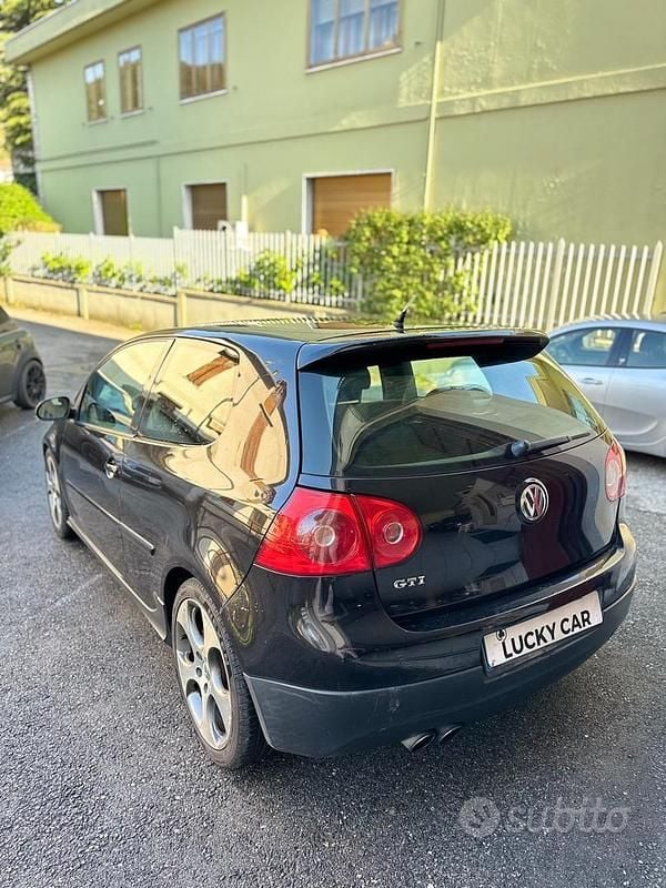 Begagnad VW Golf V GTI 200 HK (147 kW) 2007 Svart Sedan