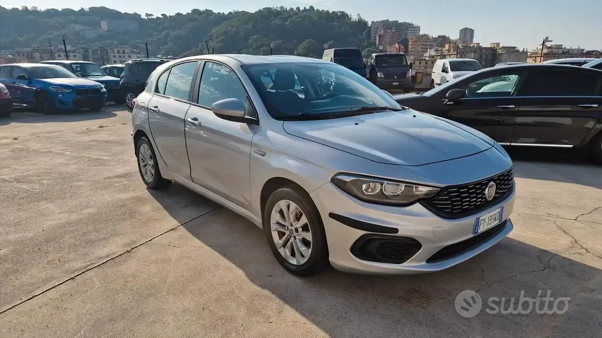 Usata Fiat Tipo Lounge 120 CV (88 kW) 2019 Argento Berlina