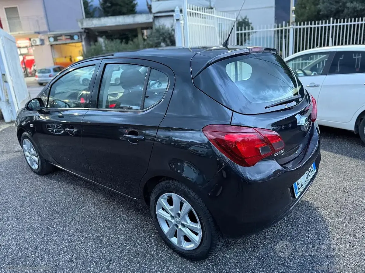 Usata Opel Corsa 90 CV (66 kW) 2015 Nero Utilitaria