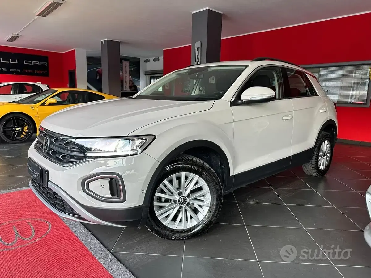 Usata VW T-Roc Life 116 CV (85 kW) 2023 Beige SUV