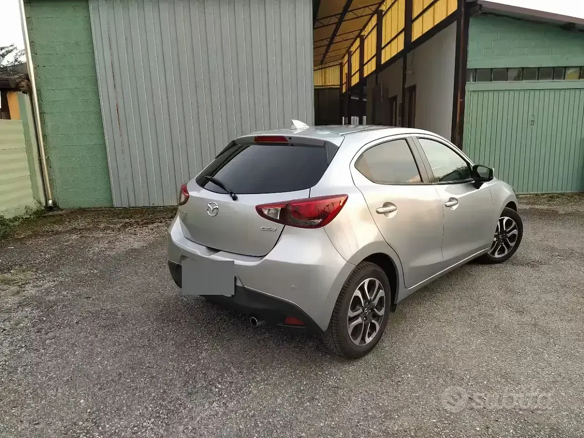 Usata Mazda 2 105 CV (77 kW) 2017 Grigio Berlina