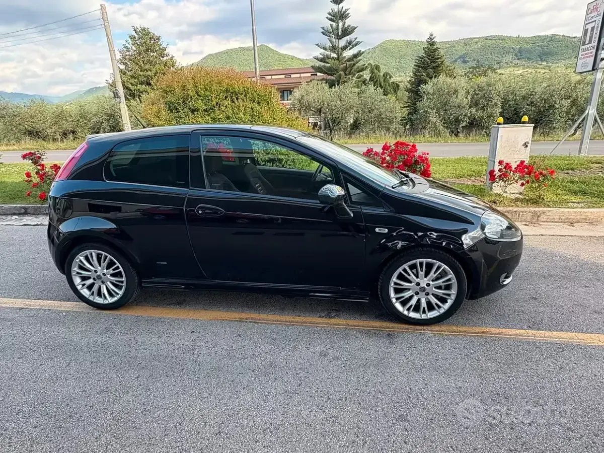 Usata Fiat Punto 120 CV (88 kW) 2008 Utilitaria