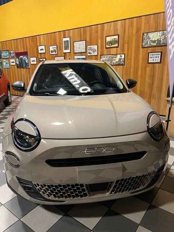 Nuova Fiat 600 110 CV (80 kW) 2025 Beige Berlina