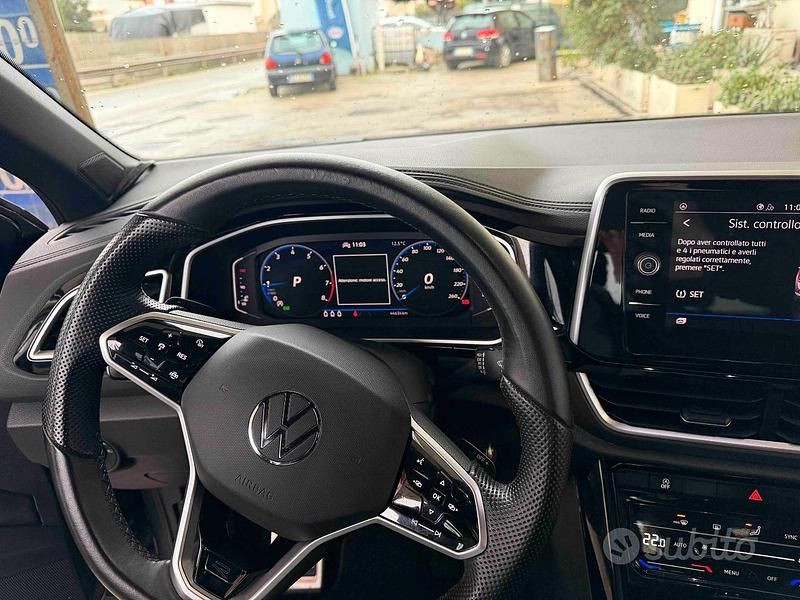 Usata VW T-Roc R-line 150 CV (110 kW) 2023 Grigio SUV