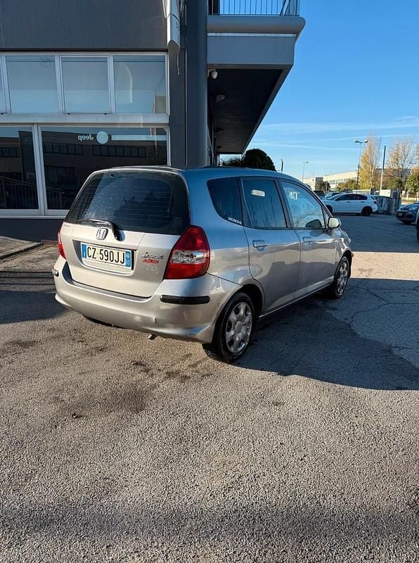 Usata Honda Jazz 78 CV (57 kW) 2006 Grigio Utilitaria
