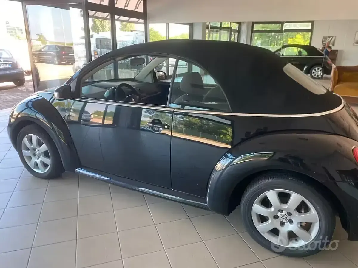 Usata VW New Beetle 116 CV (85 kW) 2004 Nero Utilitaria