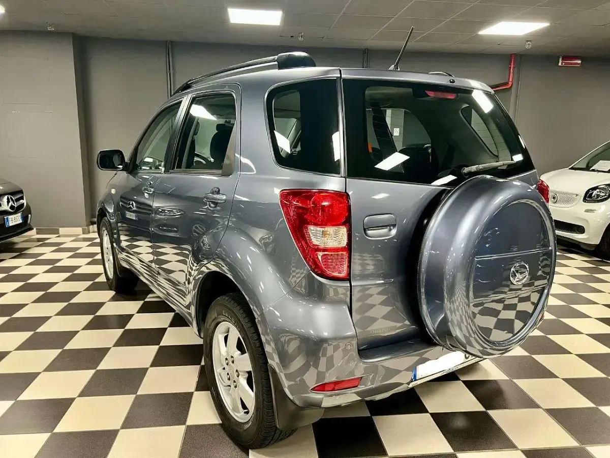 Usata Daihatsu Terios 105 CV (77 kW) 2008 Grigio SUV