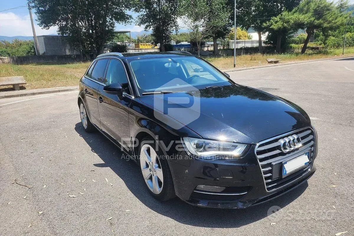 Usata Audi A3 Sportback Young 105 CV (77 kW) 2014 Nero Utilitaria