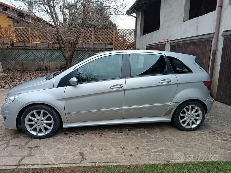 Usata Mercedes B200 140 CV (102 kW) 2006 Grigio Monovolume