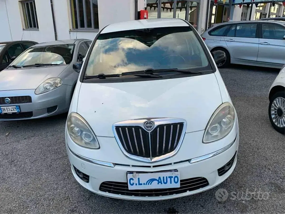 Usado Lancia Musa 77 CV (56 kW) 2012 Blanco Monovolumen